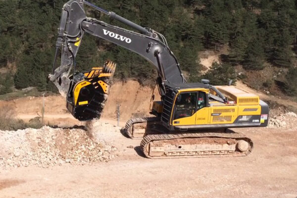 MB crusher on a Volvo