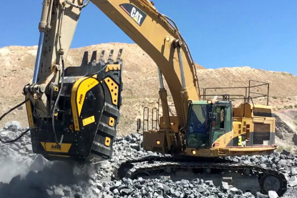 Cat digger with MB BF150 crusher bucket