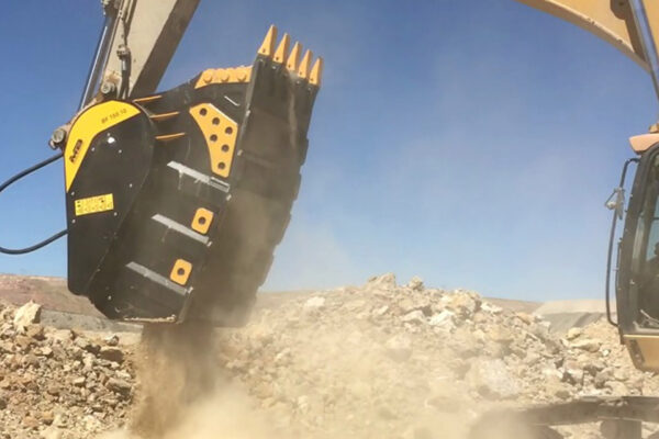 MB BF150 rubble crushing on excavator