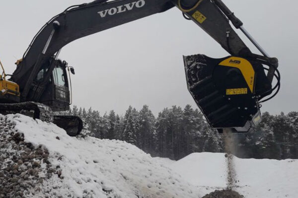 BF90.3 crusher bucket on volvo excavator in snow