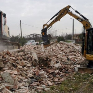 MB Crusher G350 selector grab doing demolition work