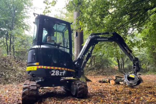 Eurocomach 28ZT with Agriforest log grab working in the forest